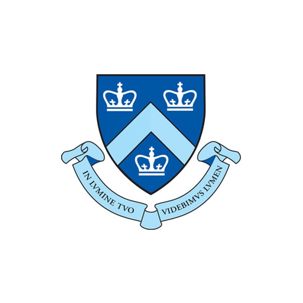 A blue shield with three white crowns and a chevron, above a scroll with the Latin motto "In lumine Tuo videbimus lumen.